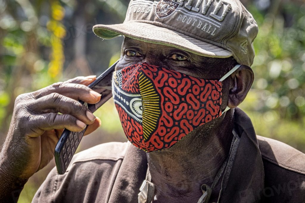 Munkatárs telefonál – CRM adatok Excelbe