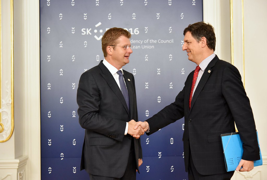 Üzleti kézfogás – partnernyilvántartás